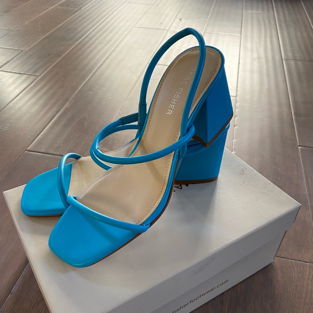 Marc Fisher | light blue “Galvin” block heel sandals | never worn and in box